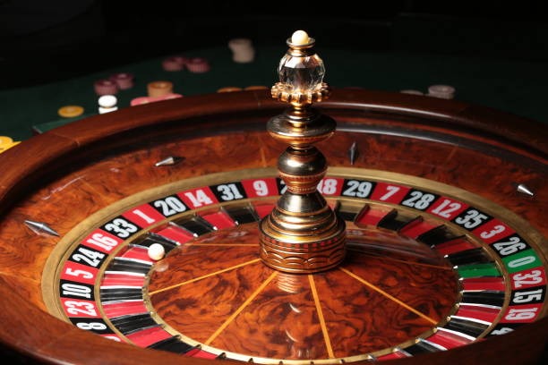 Money Train slot game interface on wdmahjong showing reel symbols and payout table